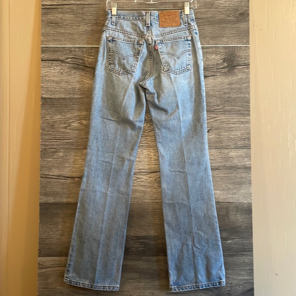 Levi's Women's Light Blue Jeans - Picture 2 of 5